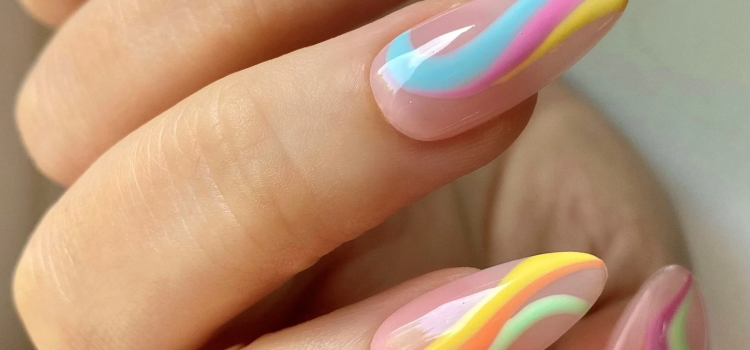 Abstract Swirl Nails Everyone Is Obsessed With